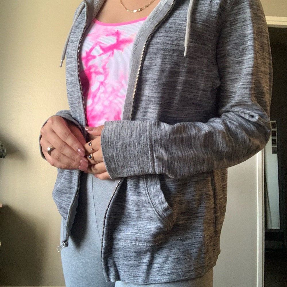 Grey sweater 🦡